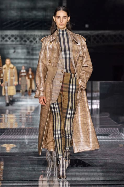 burberry ready-to-wear fashion available to buy straight off the catwalk|burberry runway outfits.